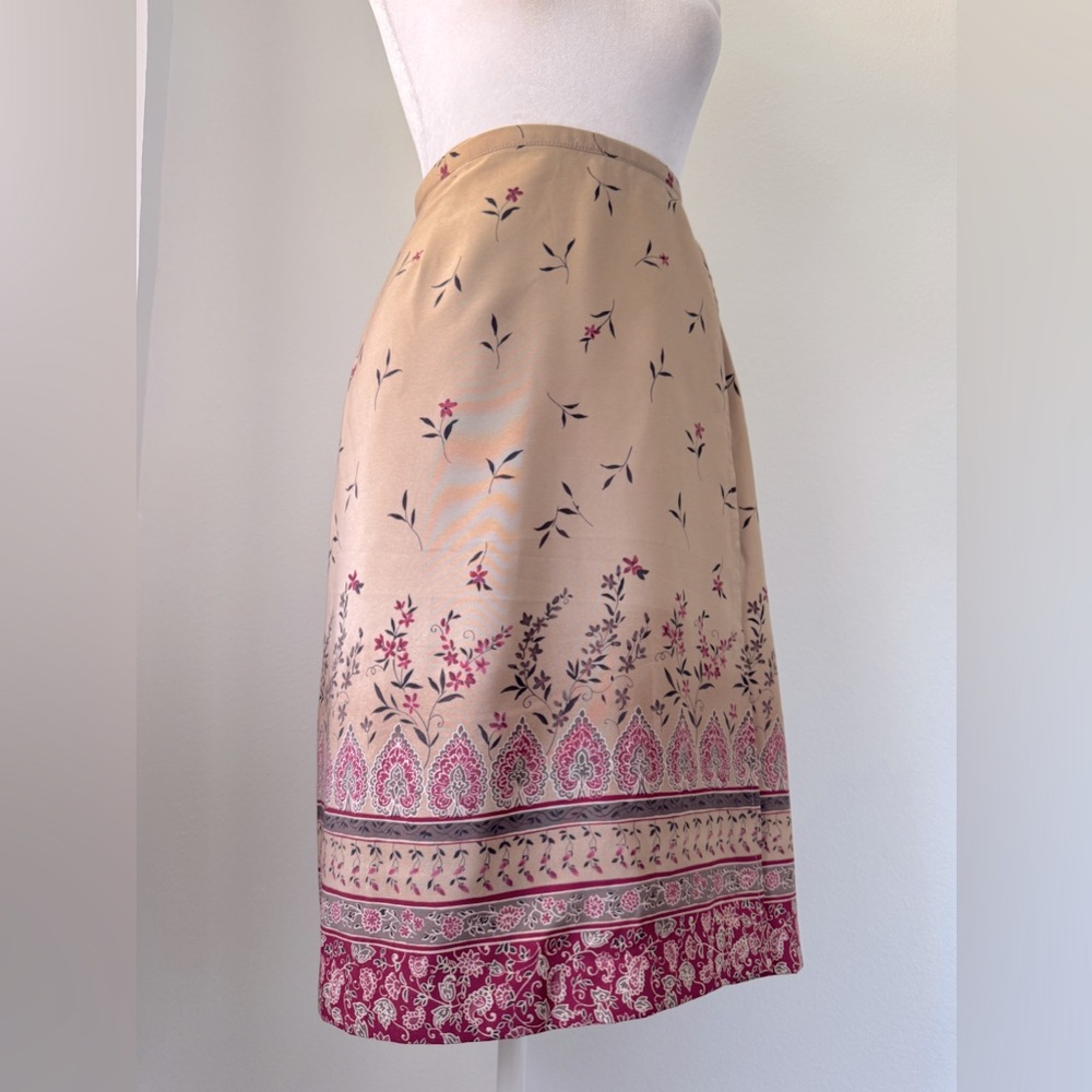 Vintage ‘00s Worthington Tan & Burgundy Floral Print Knee Length Wrap Skirt
